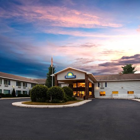 Days Inn By Wyndham Cadillac Bagian luar foto