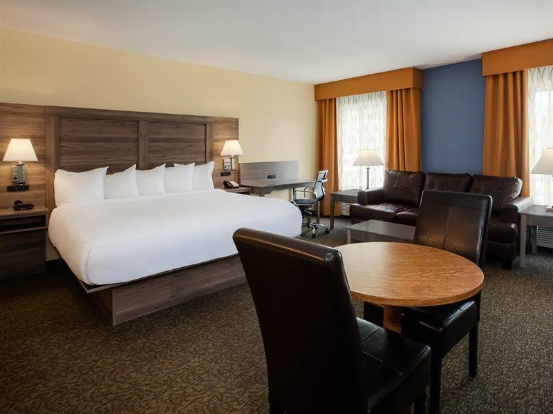 Days Inn By Wyndham Cadillac Bagian luar foto