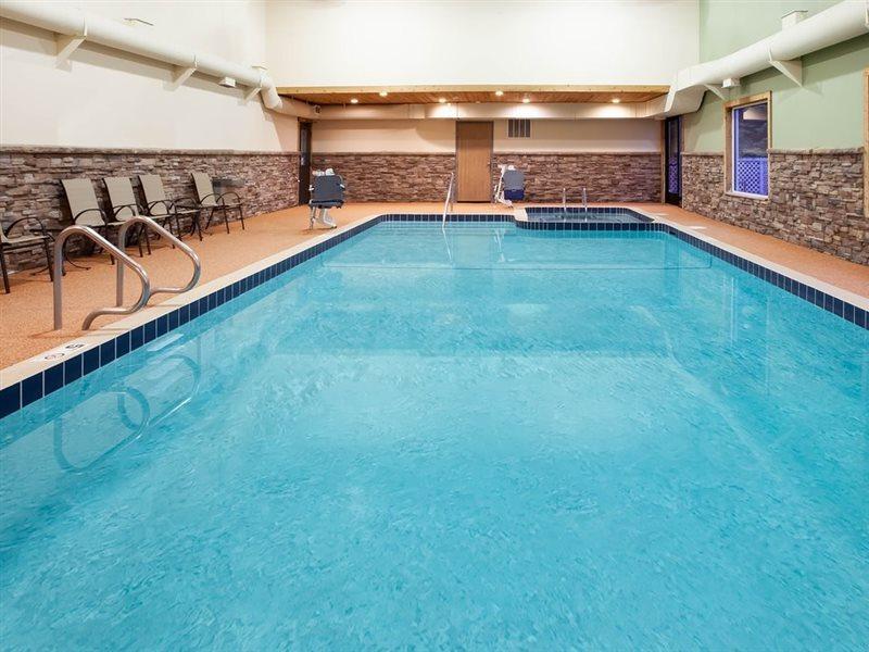 Days Inn By Wyndham Cadillac Bagian luar foto