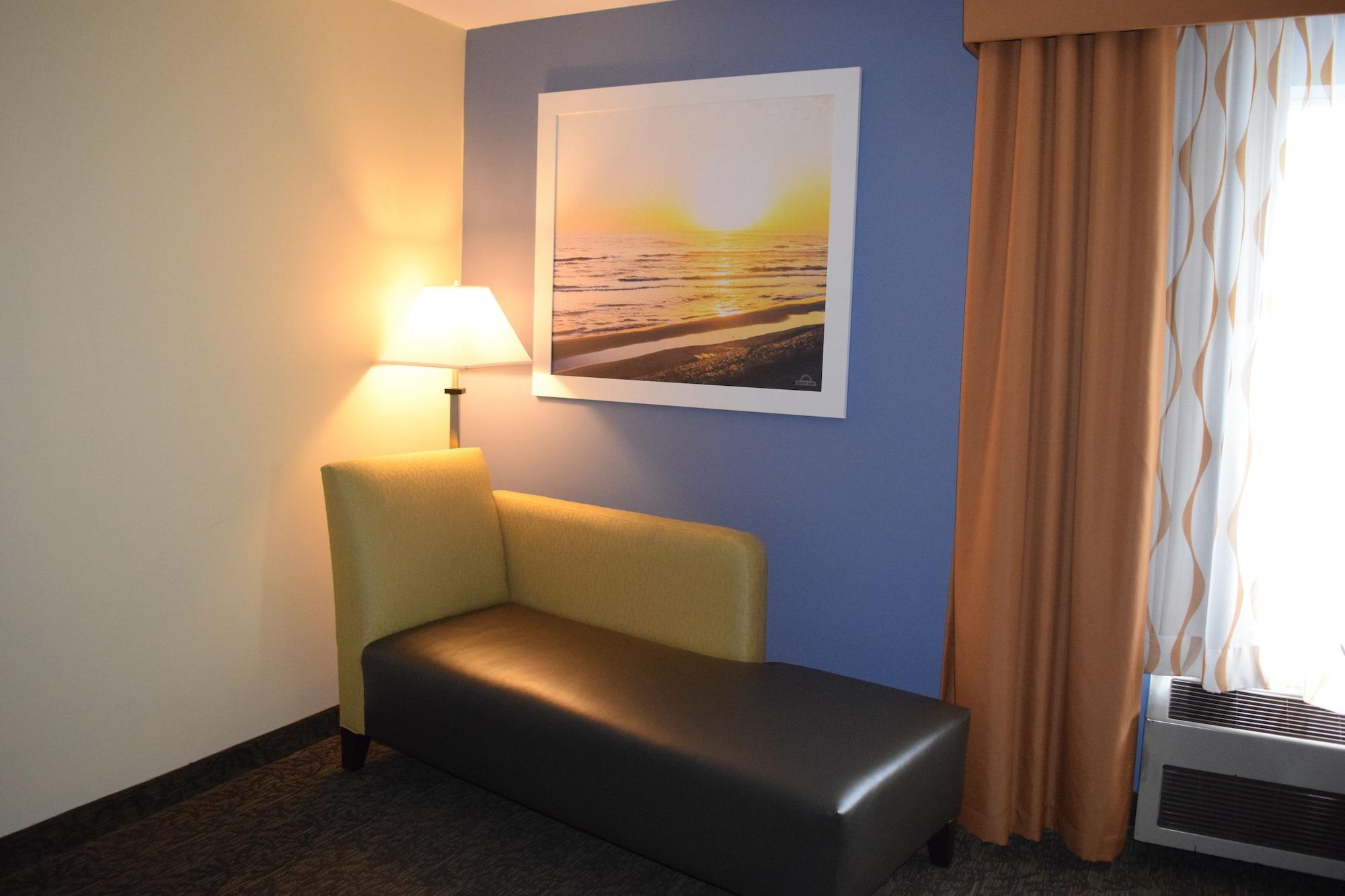 Days Inn By Wyndham Cadillac Bagian luar foto