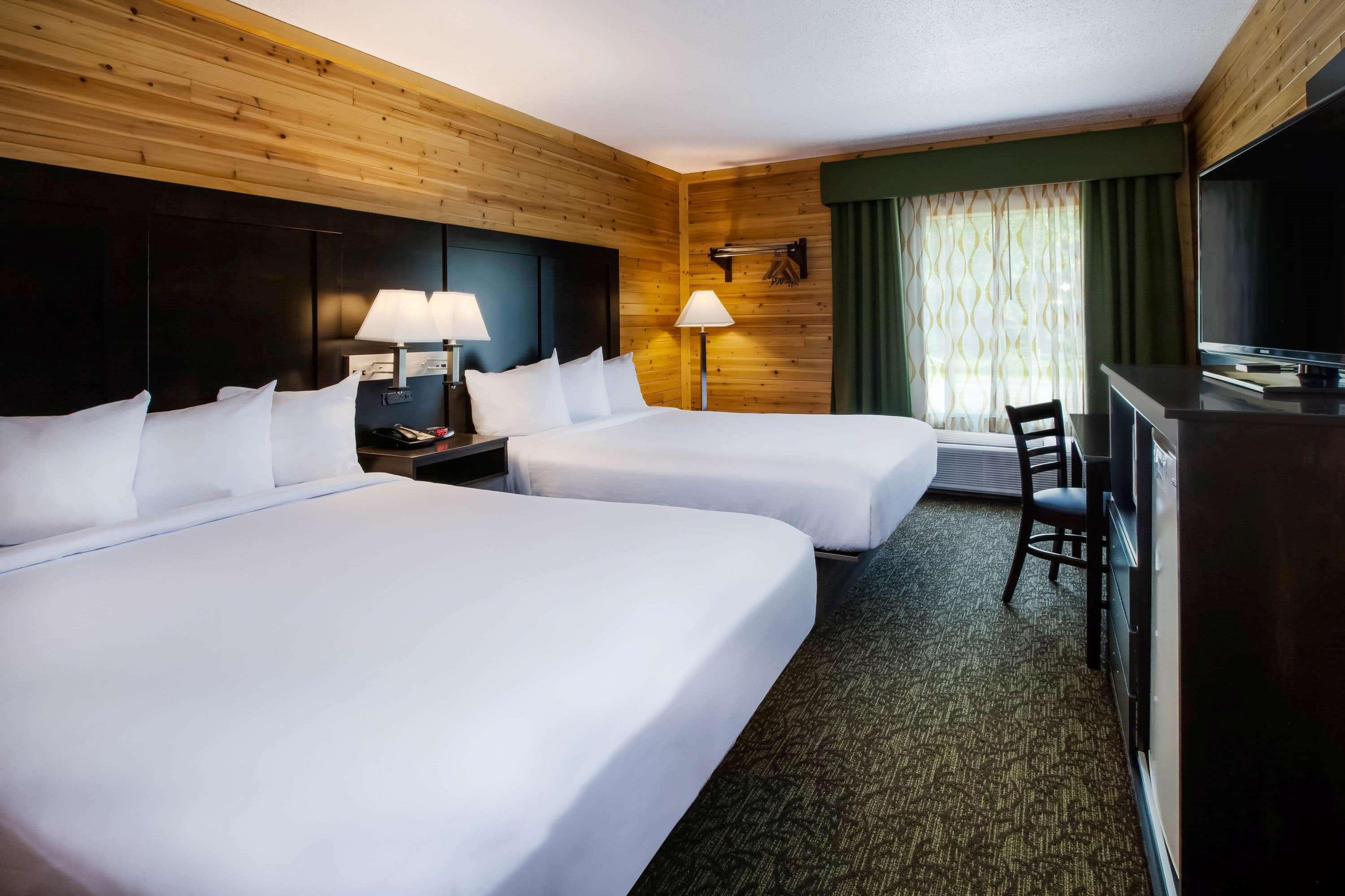 Days Inn By Wyndham Cadillac Bagian luar foto