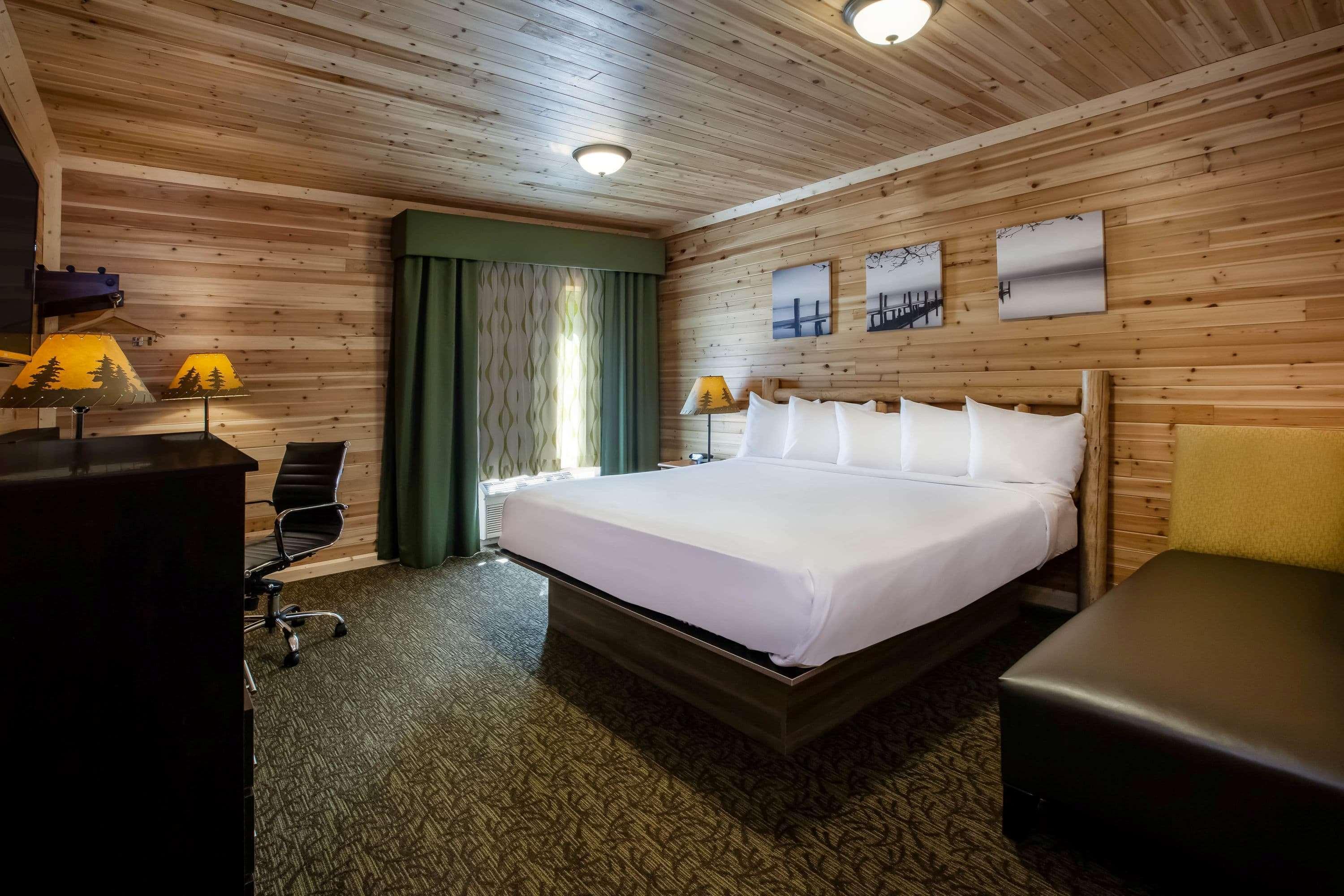 Days Inn By Wyndham Cadillac Bagian luar foto
