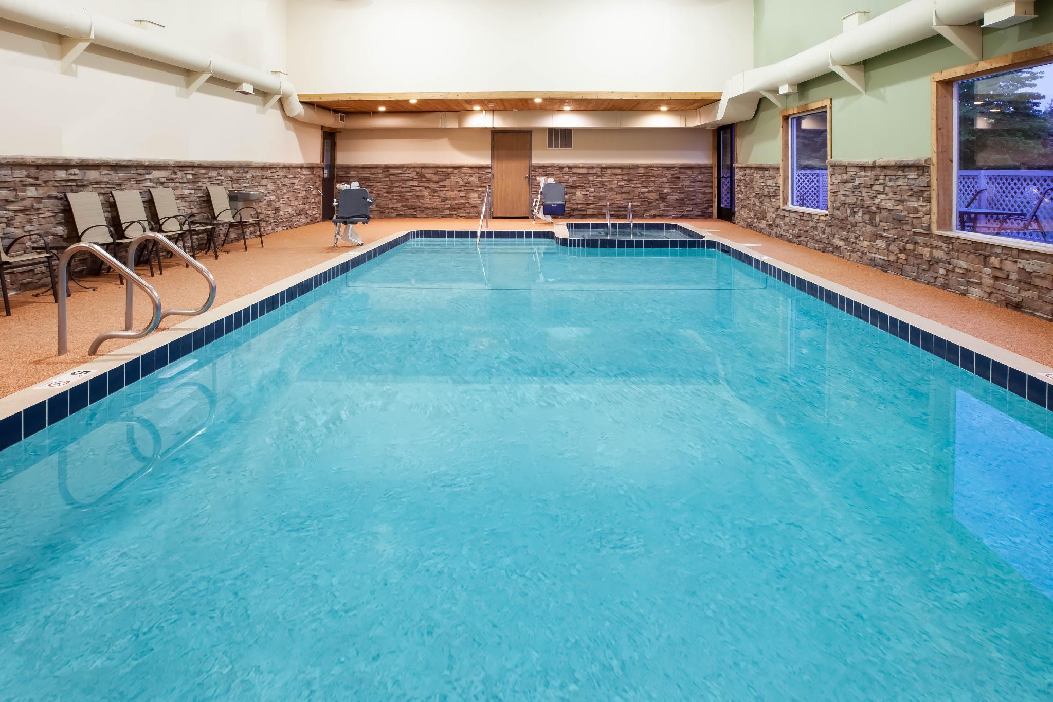 Days Inn By Wyndham Cadillac Bagian luar foto