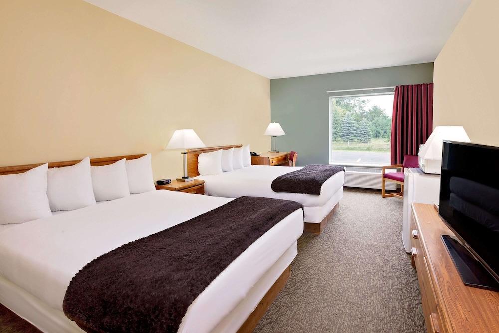 Days Inn By Wyndham Cadillac Bagian luar foto