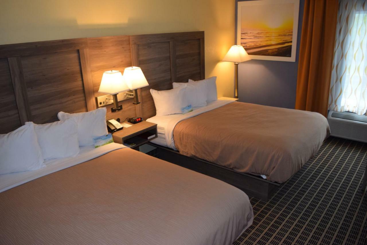 Days Inn By Wyndham Cadillac Bagian luar foto